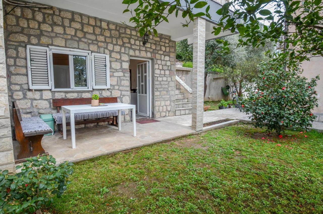 Apartment Modern Seaside Escape - Stunning Sea View - Private & Stylish