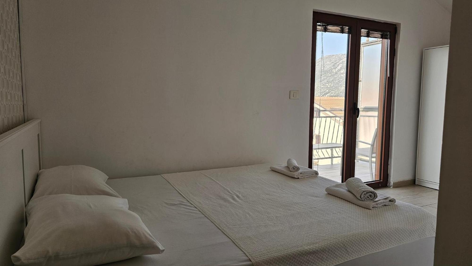 Apartment Modern Seaside Escape - Stunning Sea View - Private & Stylish