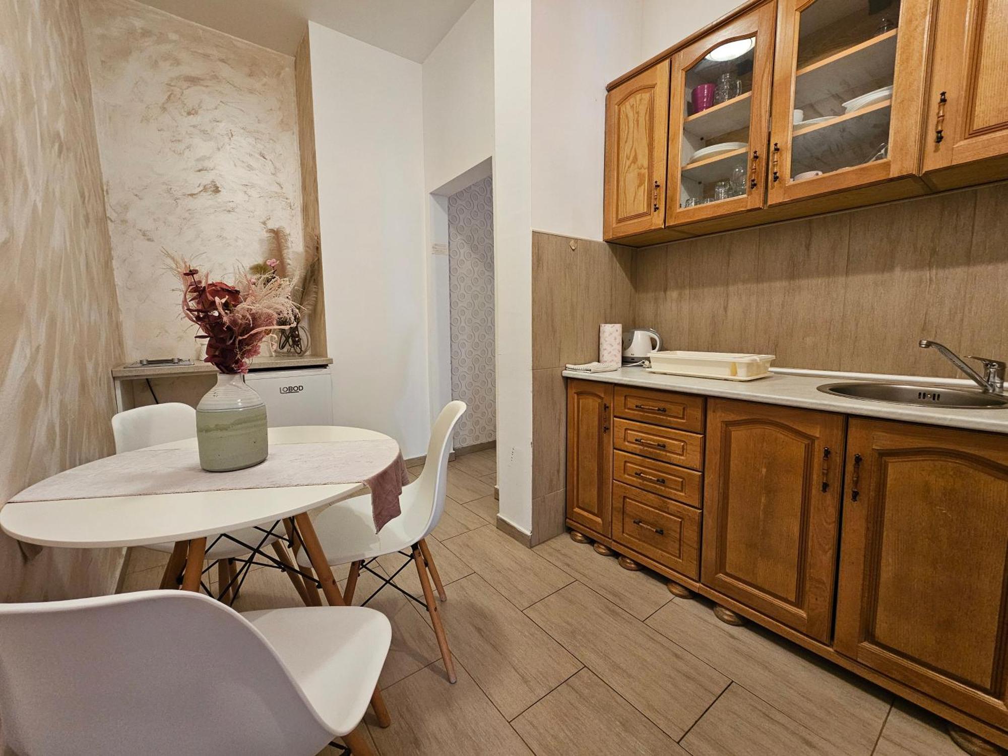 Modern Seaside Escape - Stunning Sea View - Private & Stylish Apartment *