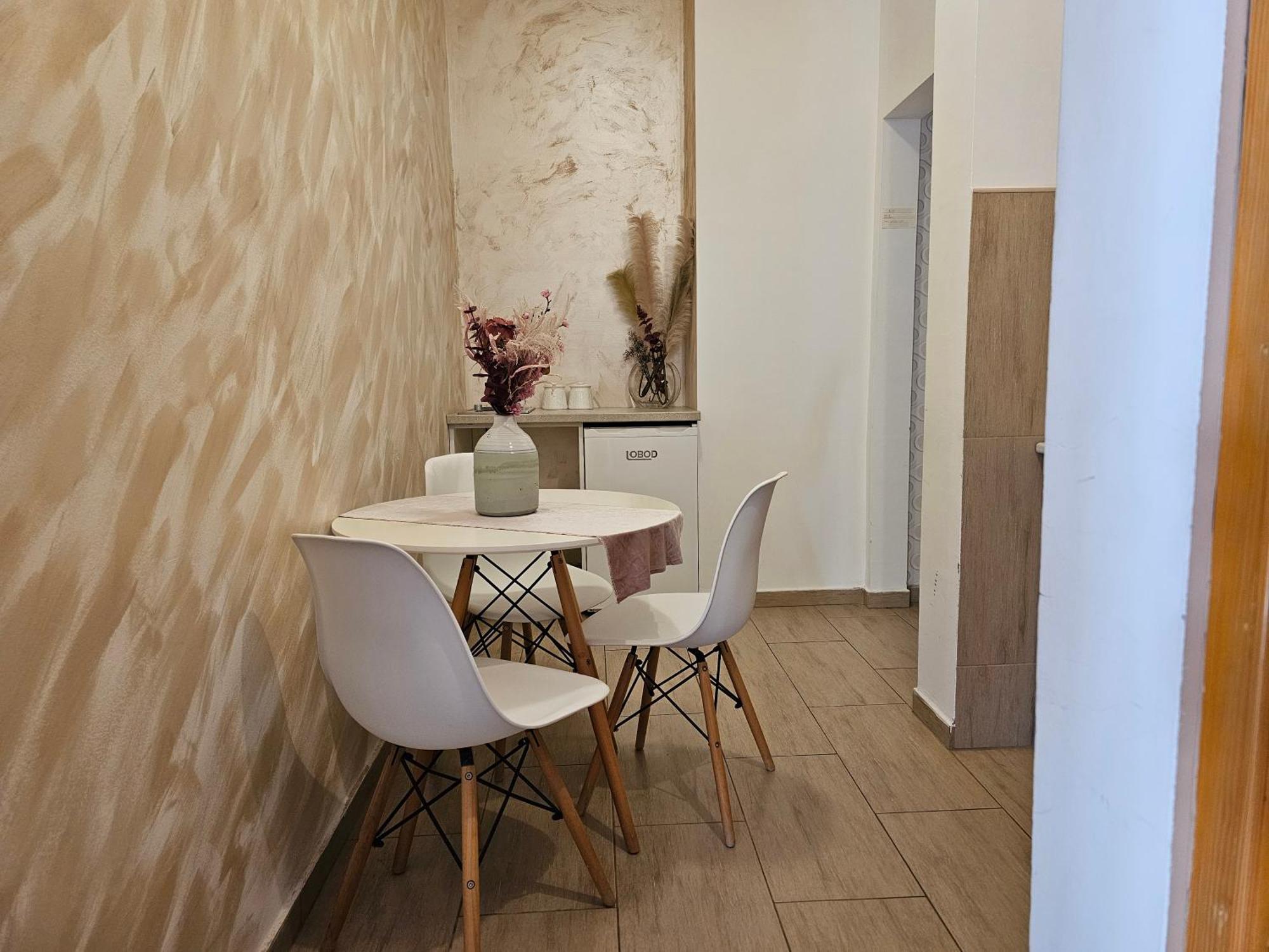 Modern Seaside Escape - Stunning Sea View - Private & Stylish