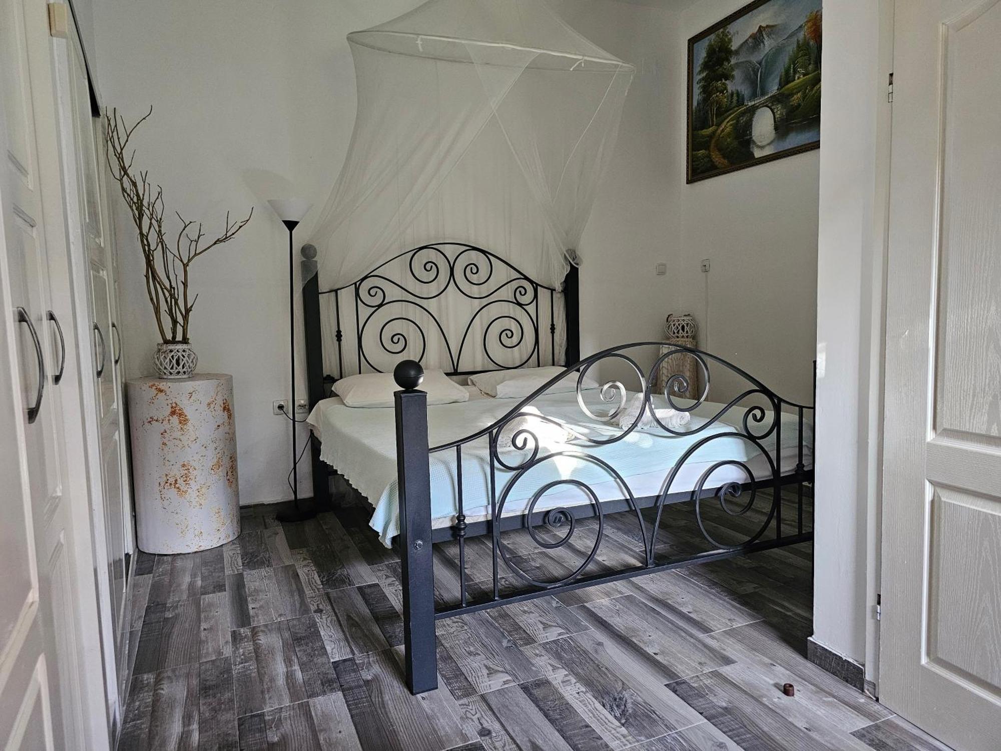 Modern Seaside Escape - Stunning Sea View - Private & Stylish Apartment *