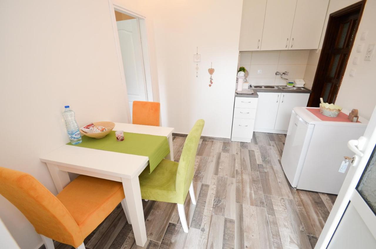 Апартаменти Modern Seaside Escape - Stunning Sea View - Private & Stylish *