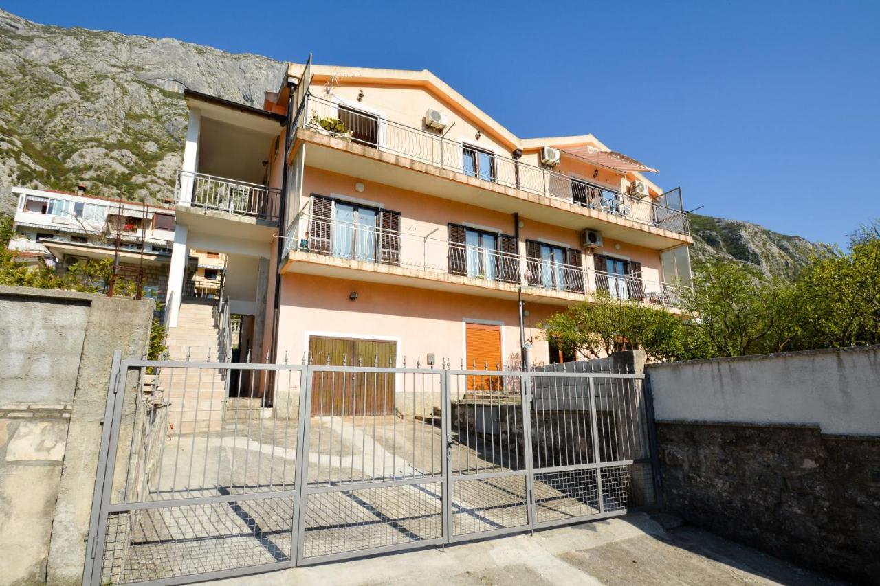 Апартаменти Modern Seaside Escape - Stunning Sea View - Private & Stylish *