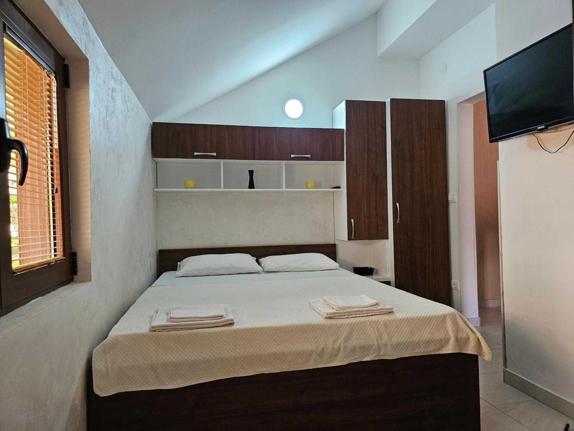 Апартаменти Modern Seaside Escape - Stunning Sea View - Private & Stylish *