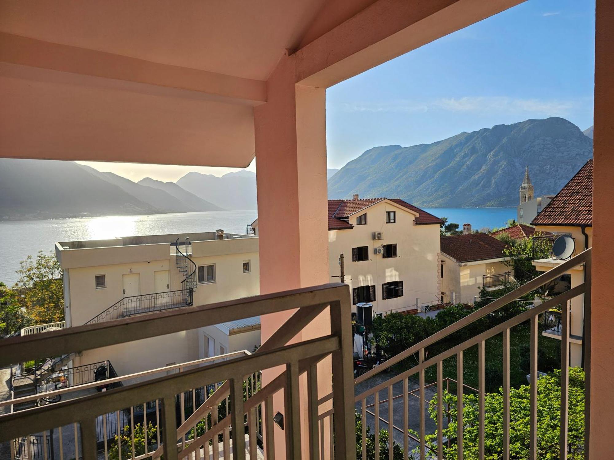 Modern Seaside Escape - Stunning Sea View - Private & Stylish *
