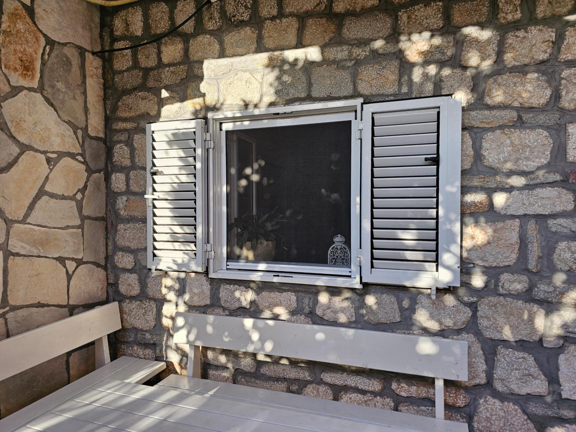 Апартаменти Modern Seaside Escape - Stunning Sea View - Private & Stylish Котор